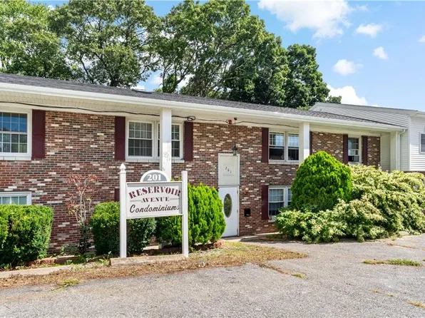 201 Reservoir Ave, Lincoln, RI 02865