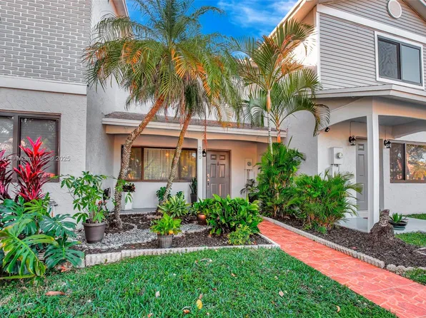 290 NW 106th Ave, Pembroke Pines, FL 33026