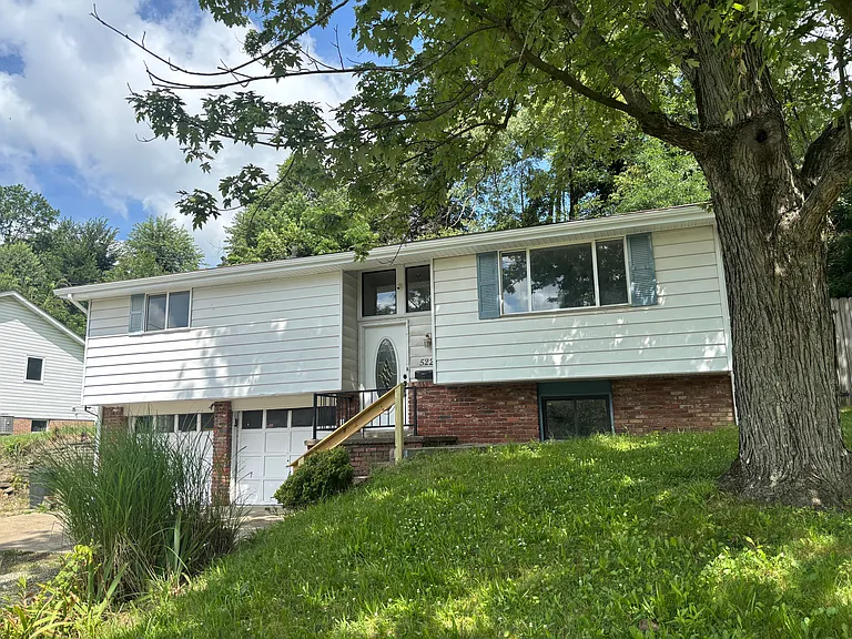 522 Willow Ave — Photo 2