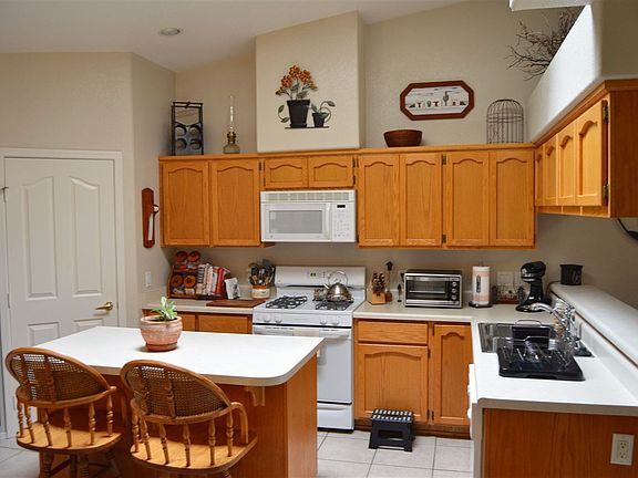 3rd image of 10672 E 35th St