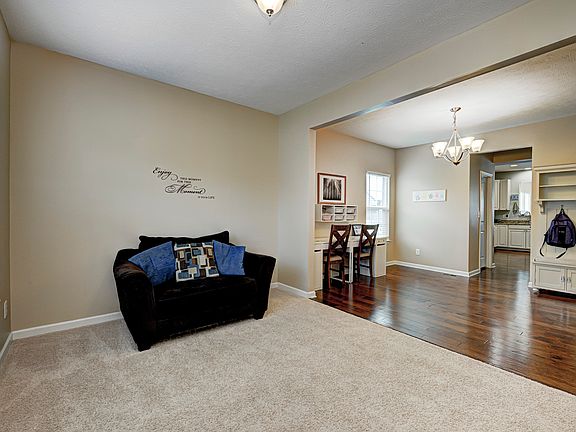 3rd image of 10695 Long Branch Dr