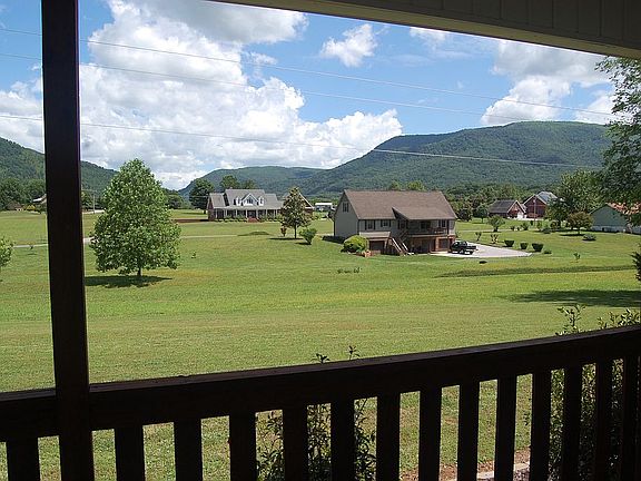 5th image of 126 Savannah Shores Dr