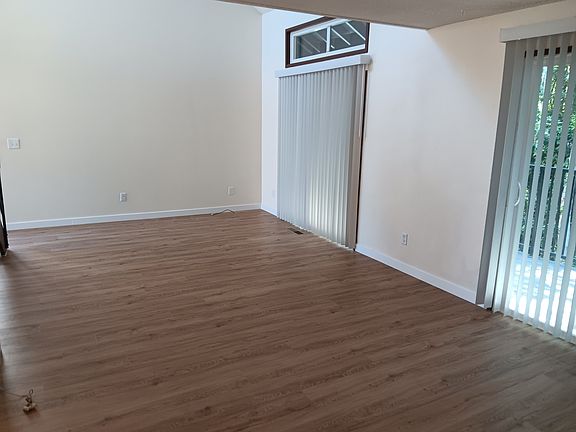 3rd image of 790 Lockhaven Dr NE #788D