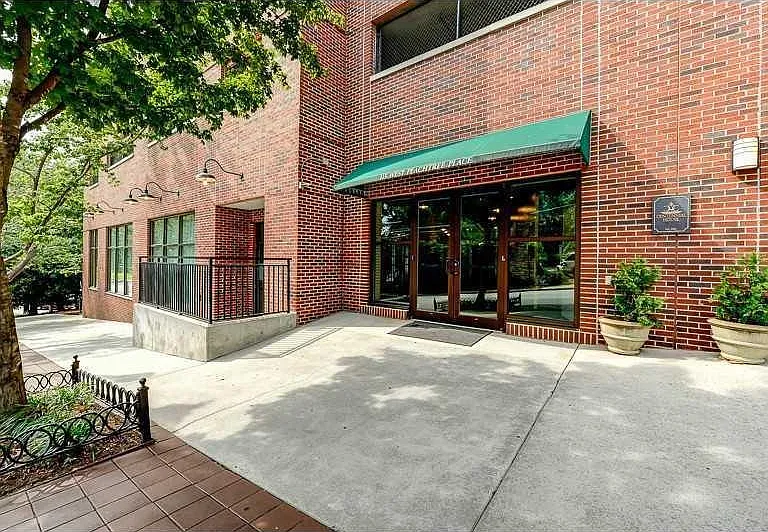115 W Peachtree Pl NW #605 — Photo 1