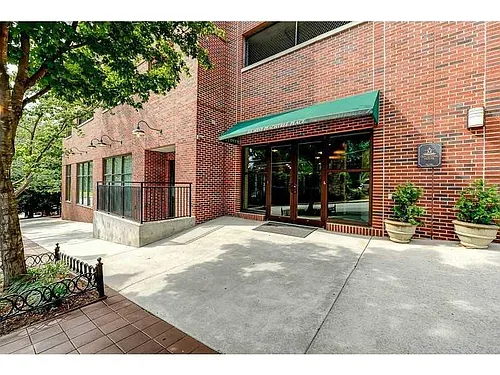 115 W Peachtree Pl NW Photo 1
