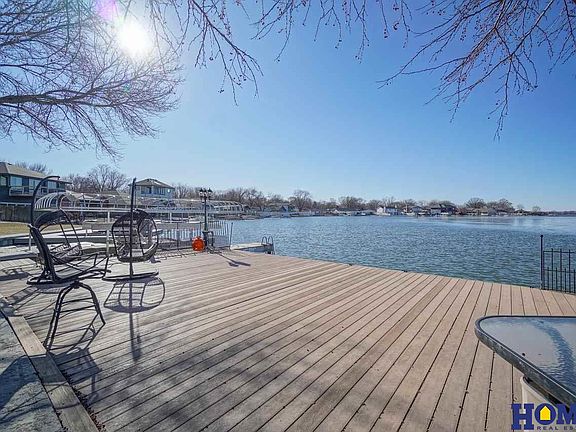 4th image of 730 Lakeshore Dr