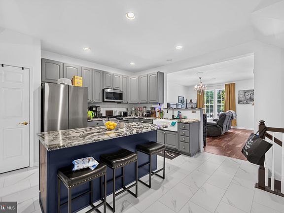 5th image of 118 Colts Neck Dr