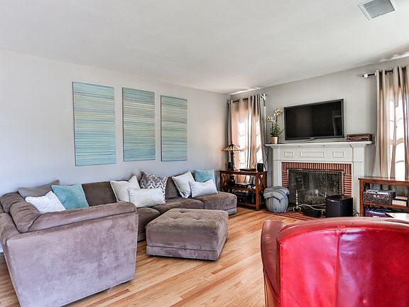3rd image of 3668 San Anseline Ave