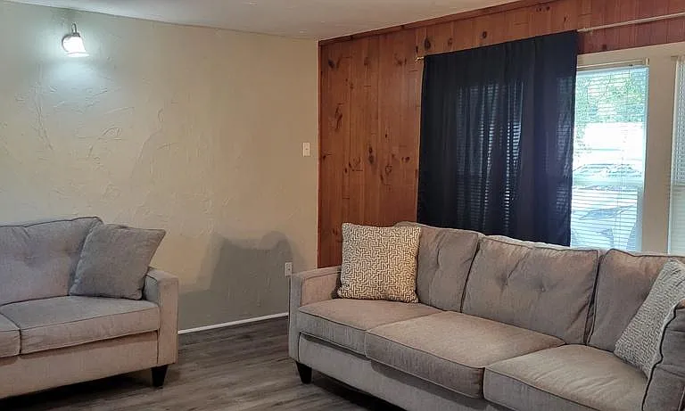 3225 Crooks Rd — Photo 14