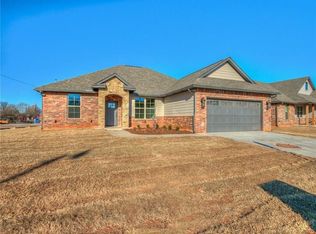 6701 Cherokee Dr, Warr Acres, OK 73132