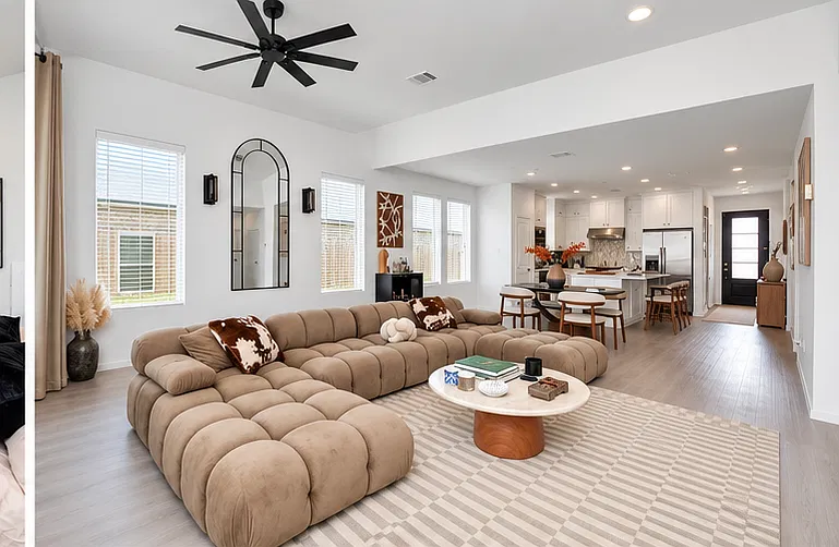 4 bed, 2539 sqft, $3,300 — Photo 2
