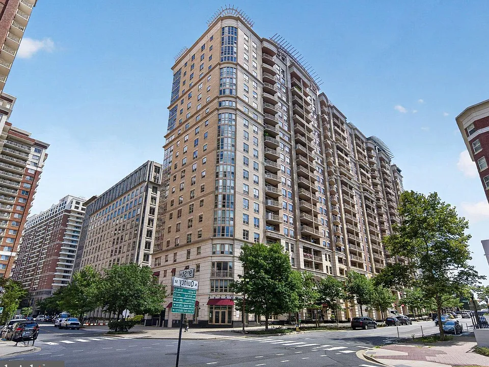 888 N Quincy St #804