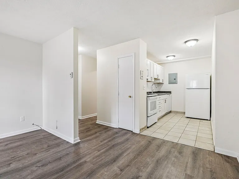 Gardner Street Apartments — Photo 21