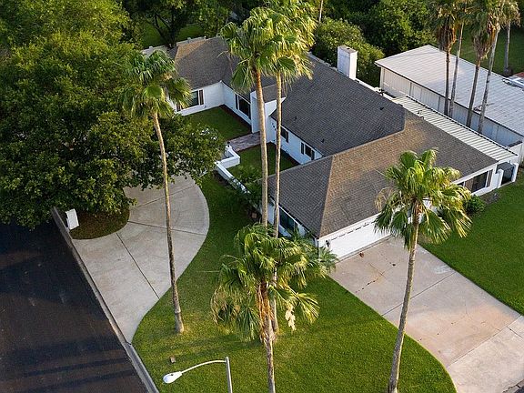 4th image of 709 Palm Valley Dr E