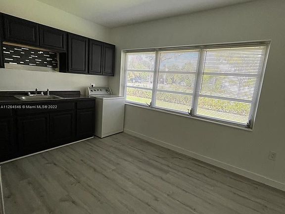 4th image of 1001 SW 4th Ave #2