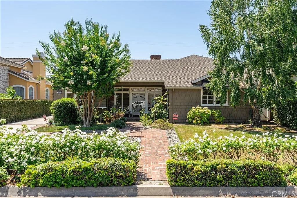 4 bed, 2557 sqft, $6,800 — Photo 2