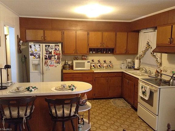 5th image of 516 Mobile St