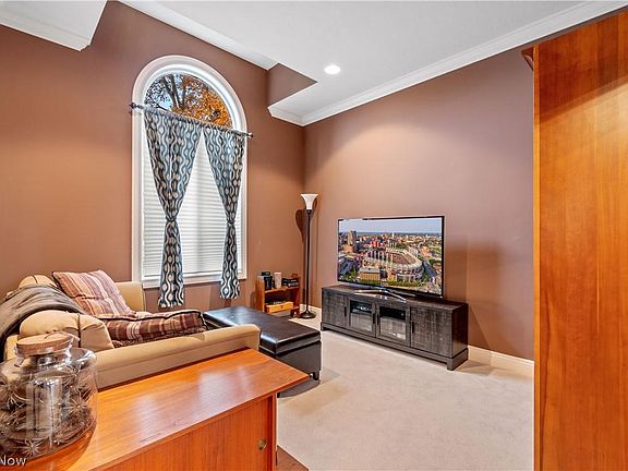 5th image of 4261 Huntington Woods
