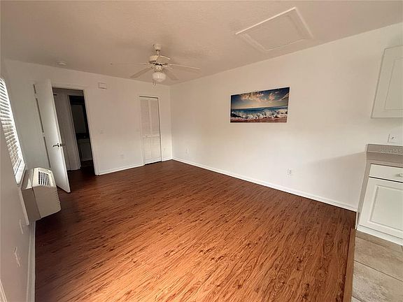 3rd image of 527 Caribbean Dr #B
