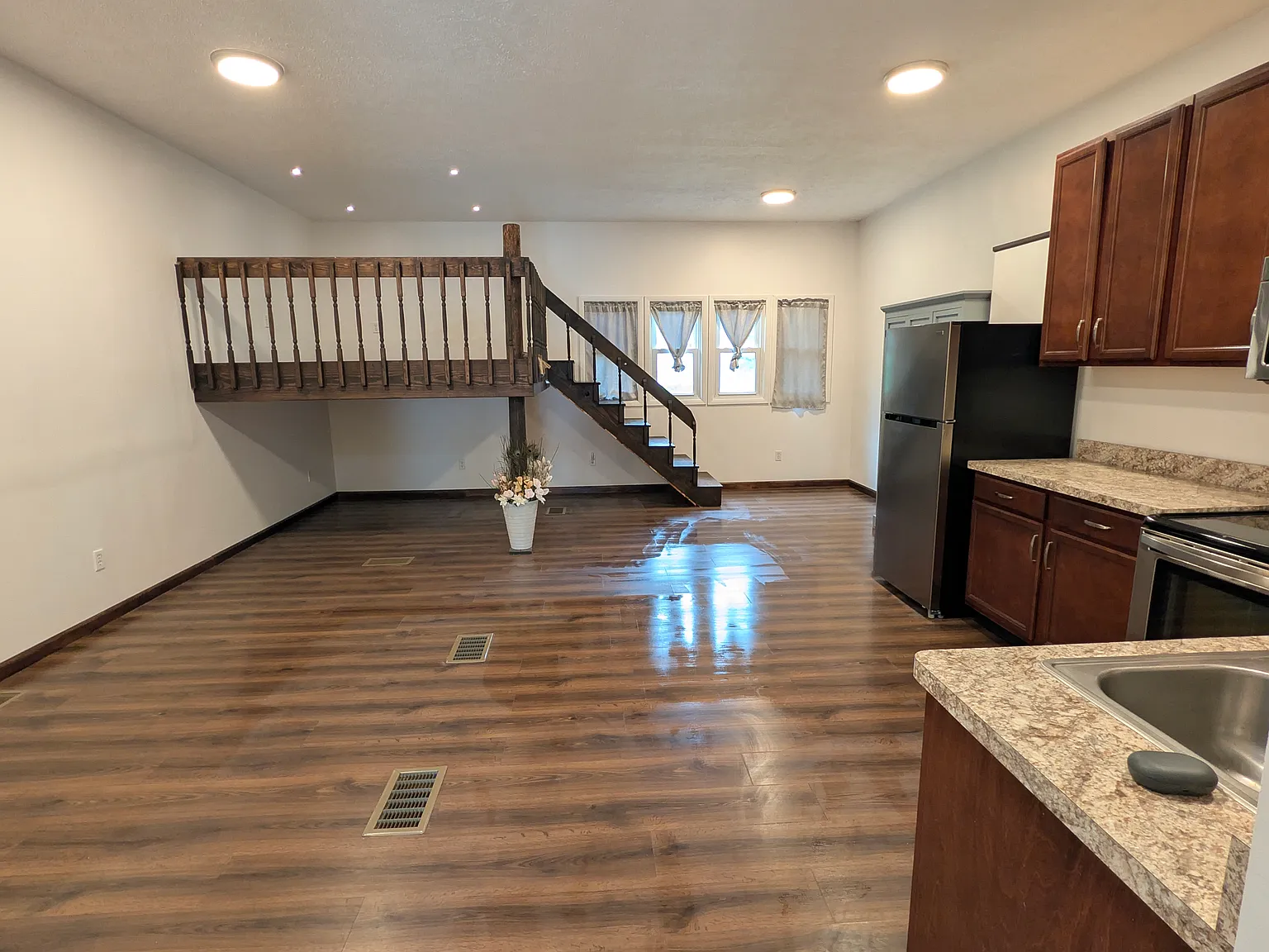 Studio, 900 sqft, $850 — Photo 2