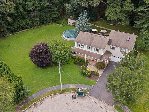 3rd image of 11 Birchwood Ln