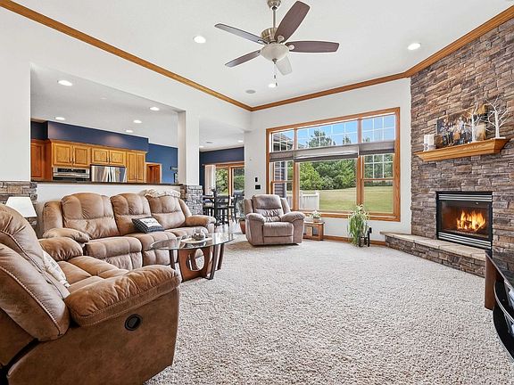 4th image of 601 W Farmland Dr