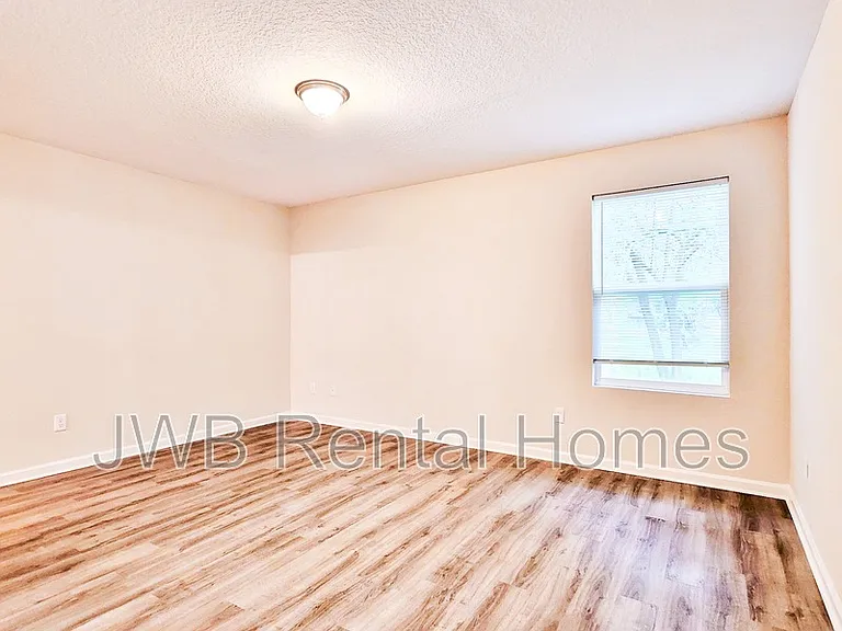 1370 Orton St — Photo 8
