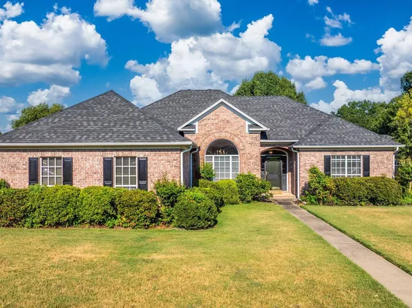 1325 Clarence Dr, Conway, AR 72034