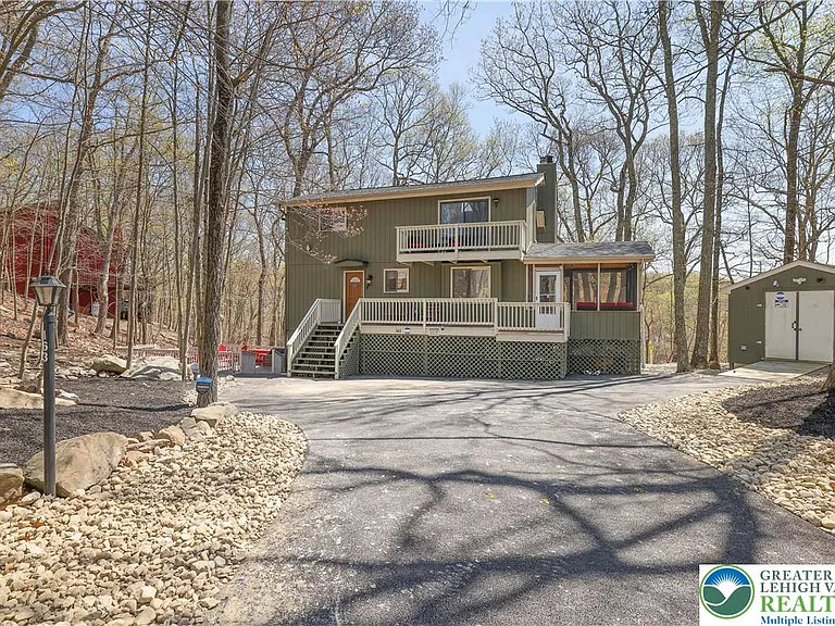 163 Cambridge Ct — Photo 2