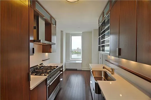 Rented by R New York | media 42