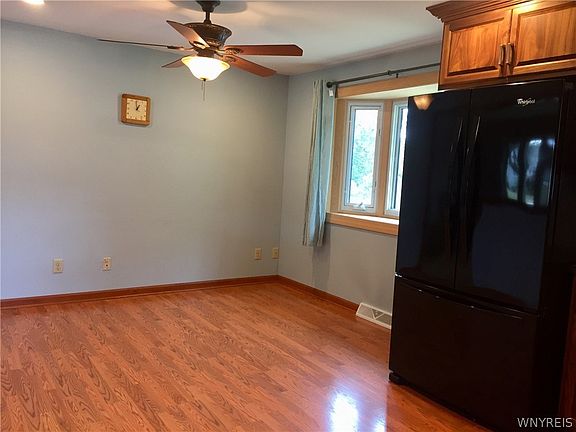 4th image of 7 Kingswood Dr