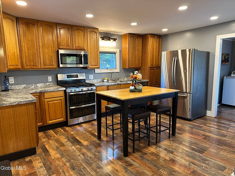 4th image of 6 Wayne Avenue