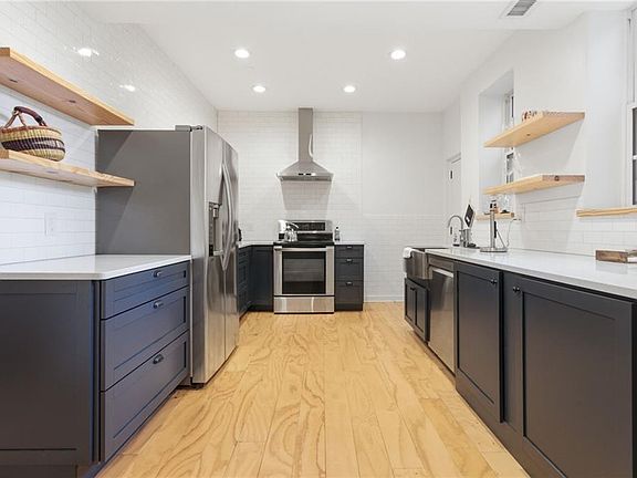 2nd image of 610 W Princess Anne Rd APT B4