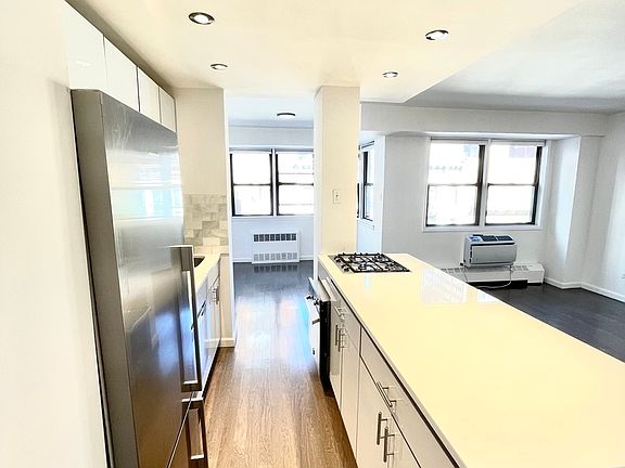 5th image of 320 E 54th St APT 6E
