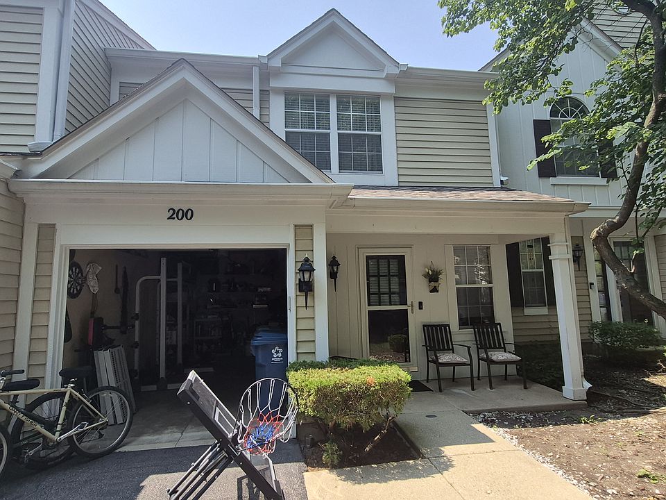 1st image of 200 Port Royal Cir