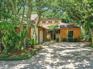 470 Garden Ln, Atlantic Beach, FL 32233