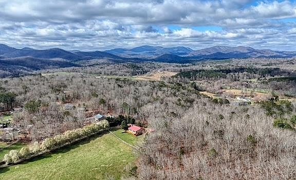 3rd image of 205 Oak Ridge Rd