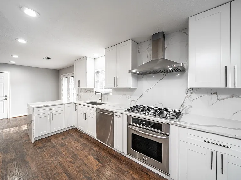 1907 Ashford Hollow Ln — Photo 1