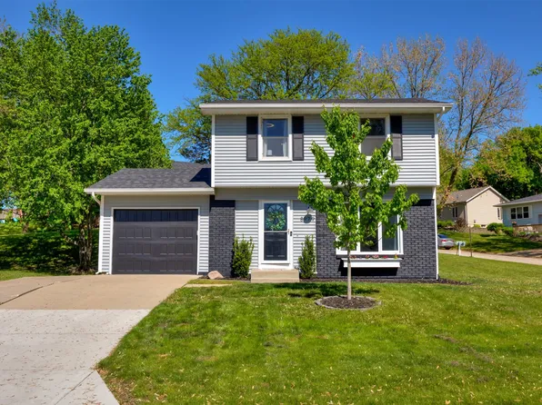 8979 Golden Valley Dr, Norwalk, IA 50211