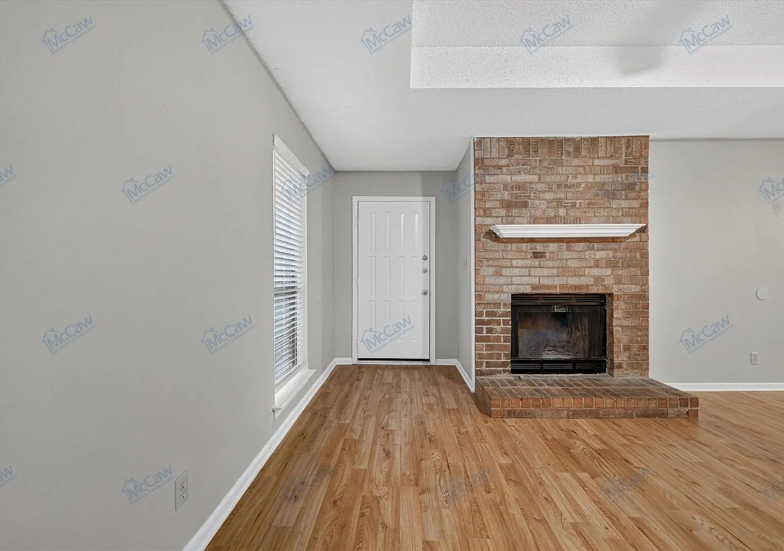 Spacious 3-Bedroom Duplex in Birdville ISD! — Photo 3