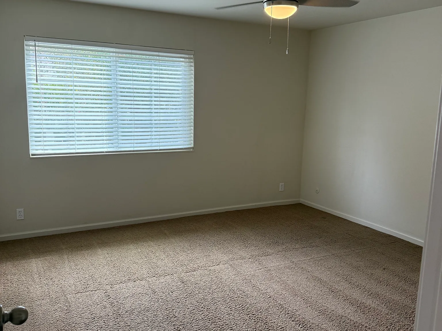2 bed, 1.5 bath, 1100 sqft, $3,300 — Photo 4