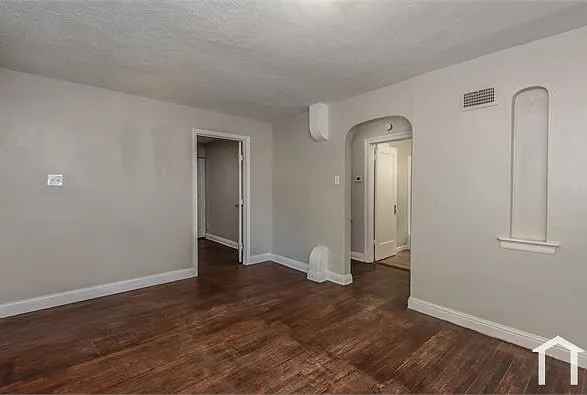 2 bed, 1000 sqft, $1,298 — Photo 4
