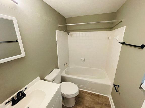 5th image of 3683 Doris Dr
