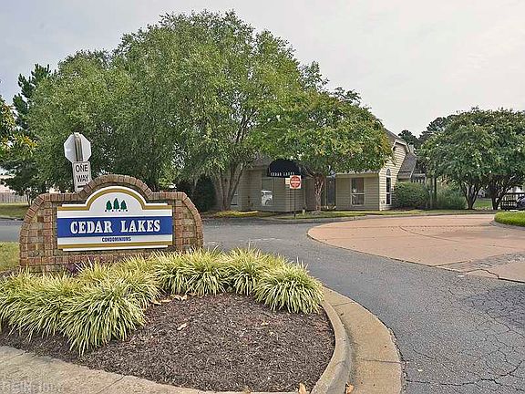 4th image of 427 E Lake Cir #427