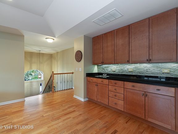 3rd image of 1928 Crenshaw Cir