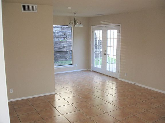 4th image of 6809 Thorncliffe Dr