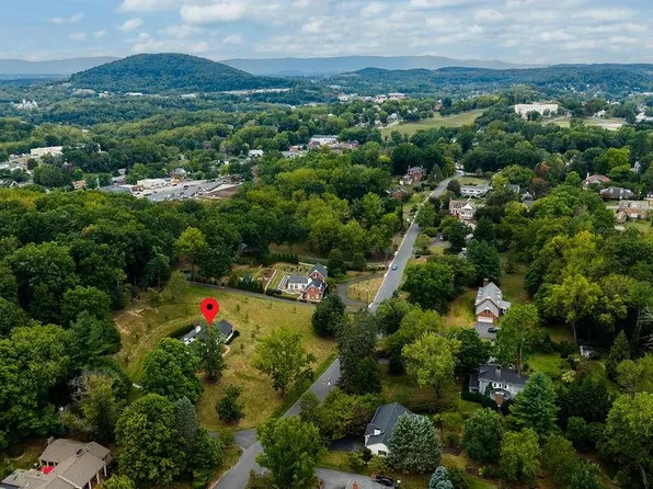 1431 Dogwood Rd, Staunton, VA 24401