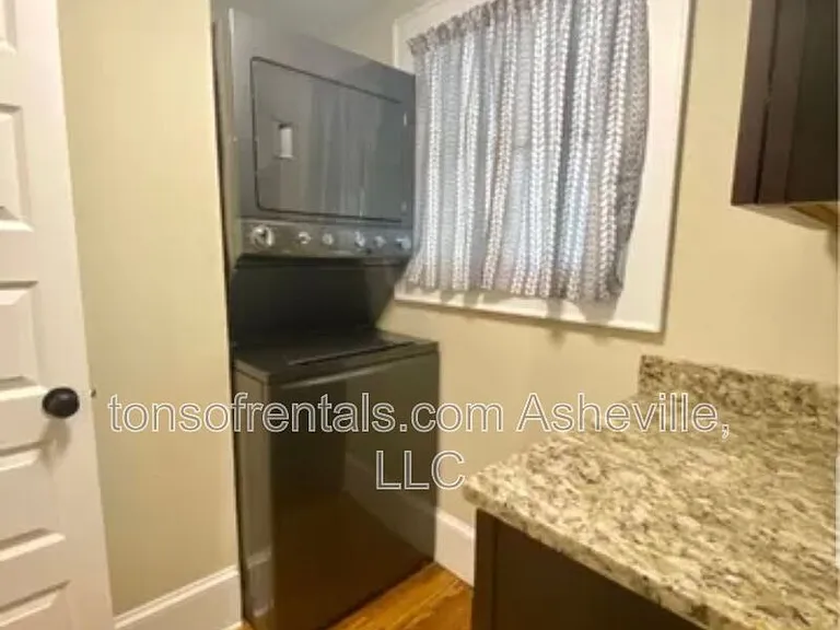240 S Beaumont St — Photo 11