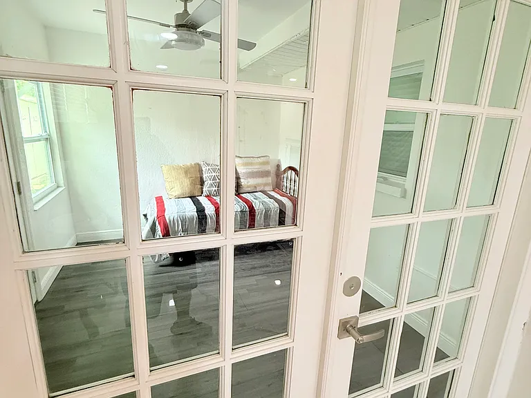 1557 Robinson Dr N — Photo 28