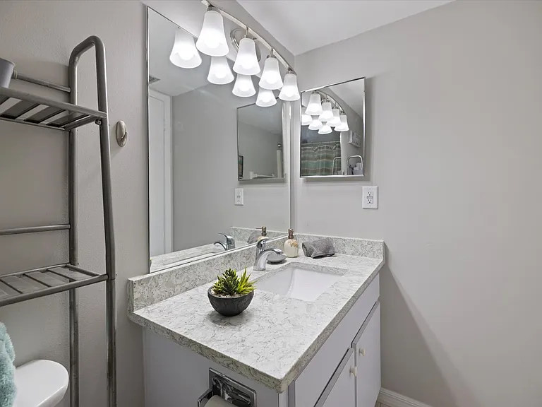 1604 Stickney Point Rd #102 — Photo 20